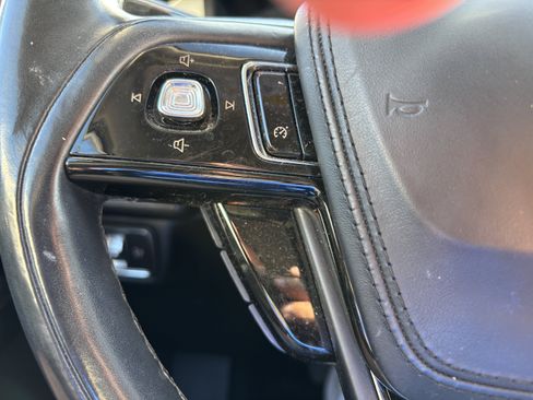 Used 2020 Lincoln Aviator AWD image 17