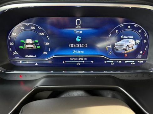 Used 2024 Chevrolet Suburban LT image 19