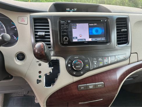 Used 2014 Toyota Sienna XLE AWD/4WD image 13