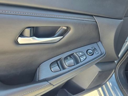 Used 2024 Nissan Sentra SV FWD image 12