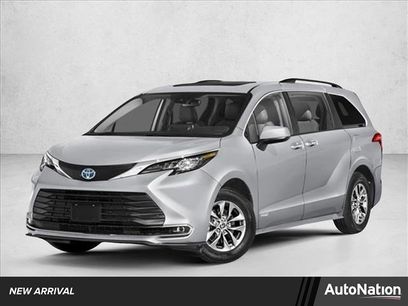 Used 2025 Toyota Sienna XLE w/ XLE Plus Package