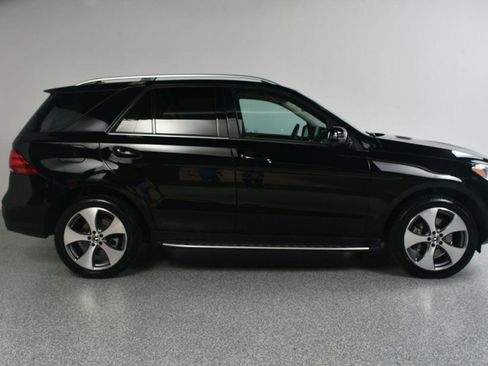 Used 2019 Mercedes-Benz GLE 400 4MATIC image 3