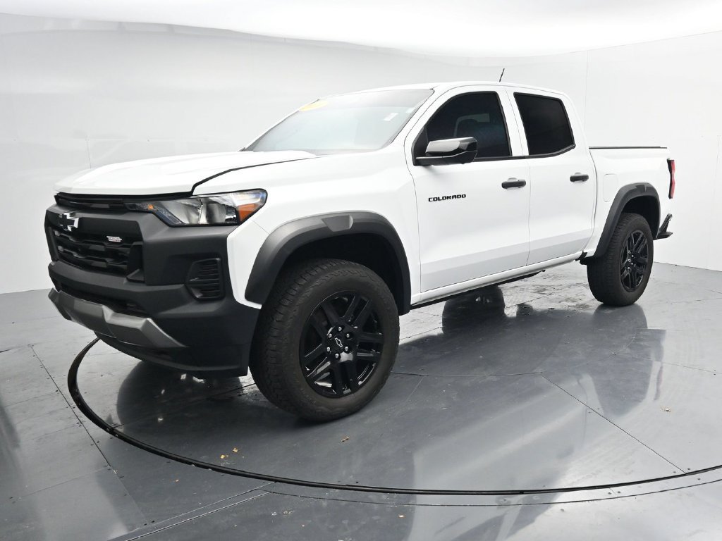 Used 2024 Chevrolet Colorado Trail Boss w/ Technology Package AWD/4WD image 4