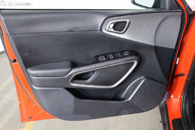 Used 2024 Kia Soul LX w/ LX Technology Package FWD image 23