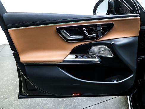 Used 2025 Mercedes-Benz E 350 Sedan image 21