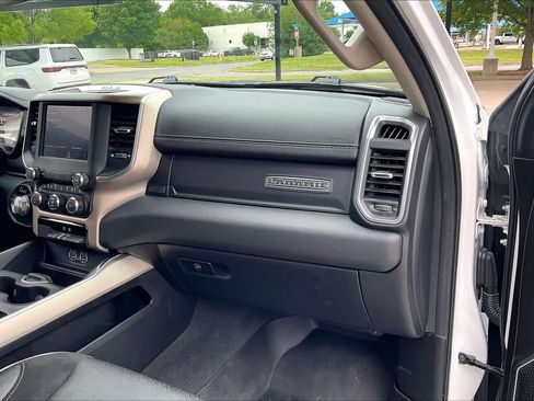 Used 2022 RAM 1500 Laramie AWD/4WD image 18