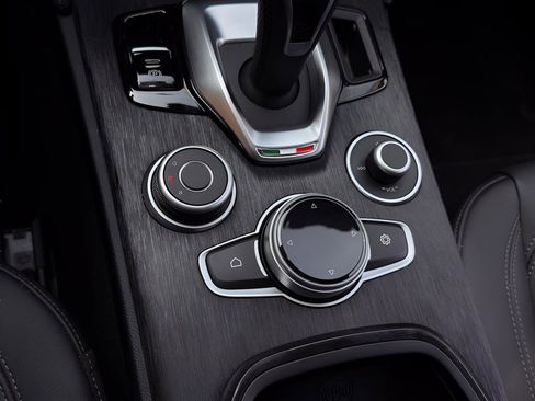 Used 2024 Alfa Romeo Stelvio Sprint image 15