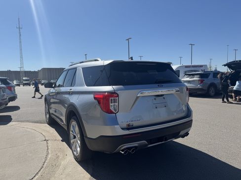 Used 2023 Ford Explorer Platinum w/ Technology Package AWD/4WD image 4