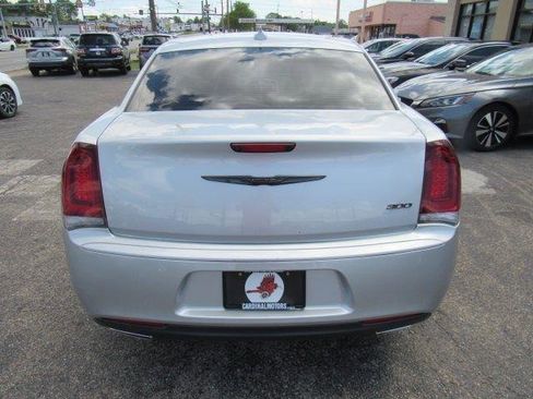 Used 2020 Chrysler 300 Touring w/ Sport Appearance Package RWD image 5