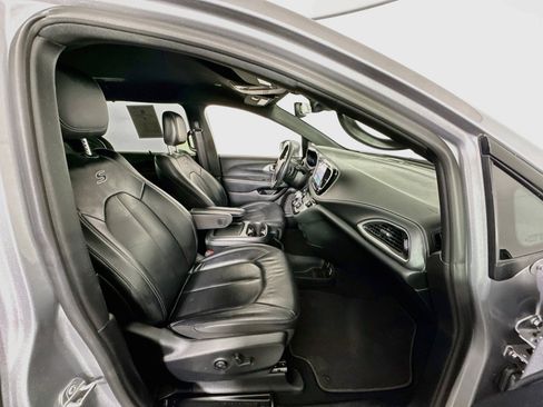 Used 2021 Chrysler Pacifica Touring-L w/ S Appearance Package FWD image 32
