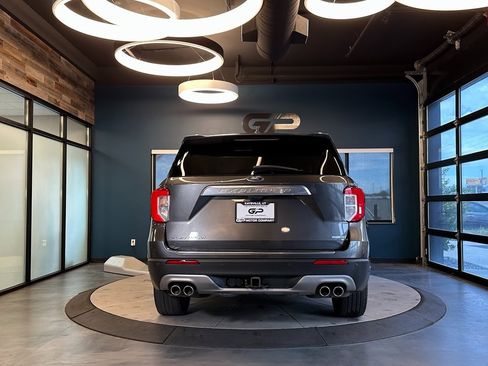 Used 2020 Ford Explorer Platinum w/ Premium Technology Package image 4