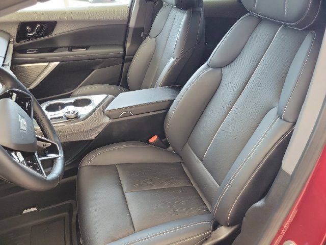 Used 2025 Cadillac Optiq Sport 2 w/ LPO, Floor Liner Package AWD/4WD image 5