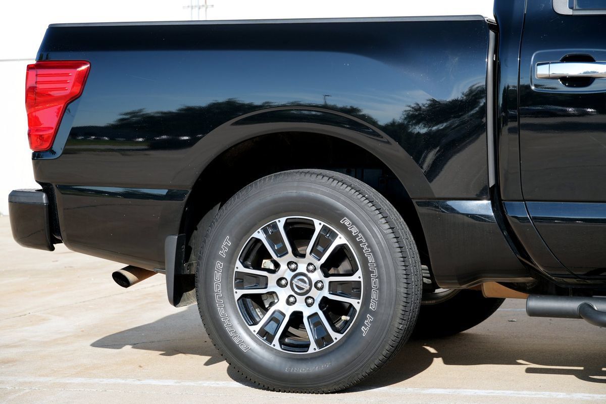 Used 2021 Nissan Titan SV w/ SV Convenience Package RWD image 27