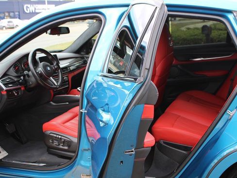 Used 2018 BMW X6 M image 54