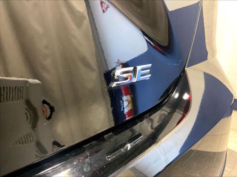 Used 2025 Toyota Camry SE image 28