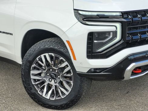 Used 2025 Chevrolet Suburban Z71 AWD/4WD image 9