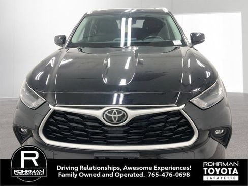Used 2022 Toyota Highlander XLE AWD/4WD image 10