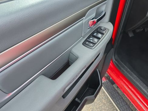 Used 2019 RAM 1500 Classic SLT image 14