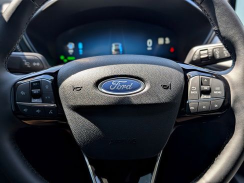 Used 2026 Ford Escape SE w/ PHEV Premium Package image 29