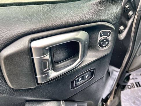 Used 2018 Jeep Wrangler Unlimited Sahara AWD/4WD image 22