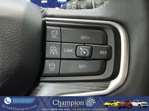 Used 2023 Jeep Wagoneer L Series II AWD/4WD image 34