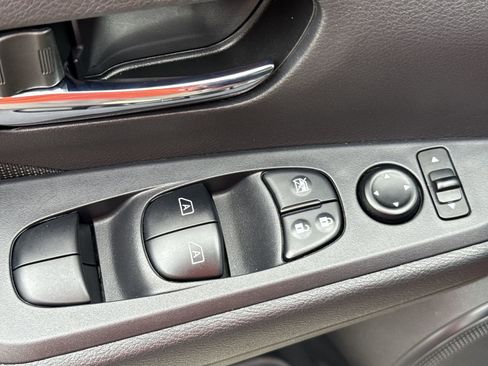 Used 2024 Nissan Kicks SV FWD image 15