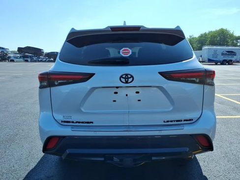 Certified 2024 Toyota Highlander Limited AWD/4WD image 26