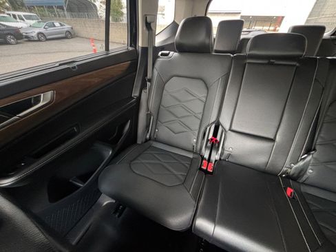 Used 2025 Volkswagen Atlas SE image 40