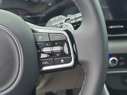 New 2026 Kia Carnival EX FWD image 32