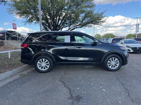 Used 2018 Kia Sorento LX image 8