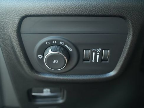 Used 2023 Jeep Grand Cherokee L Limited AWD/4WD image 37
