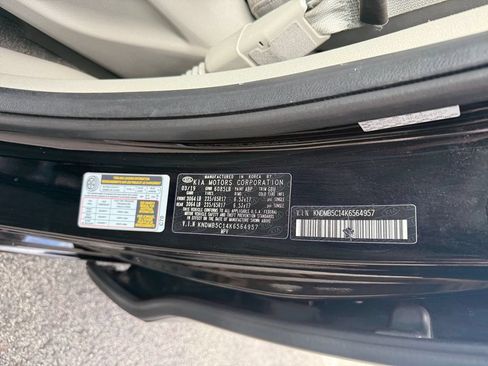 Used 2019 Kia Sedona LX FWD image 29