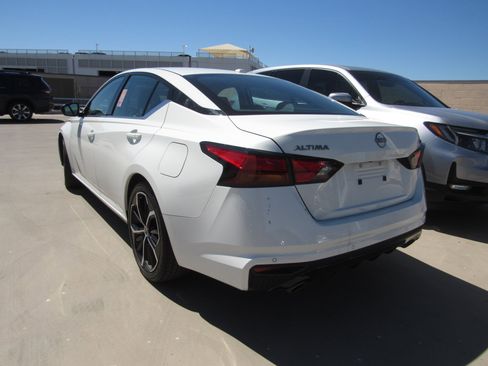 Used 2025 Nissan Altima 2.5 SR image 4