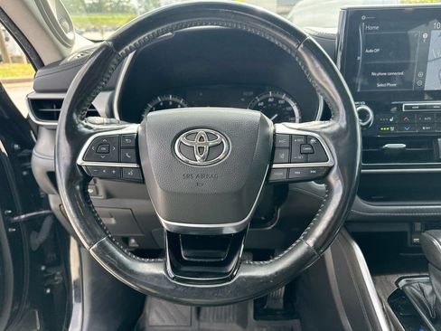 Used 2021 Toyota Highlander Platinum AWD/4WD image 18