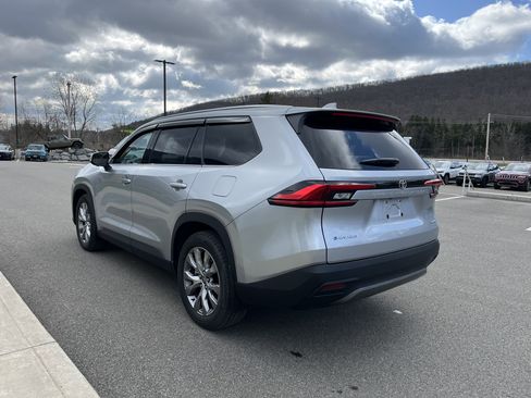 Used 2024 Toyota Grand Highlander Limited image 2