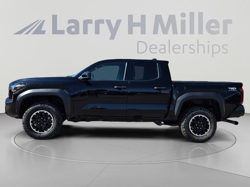 Certified 2025 Toyota Tacoma TRD Off-Road AWD/4WD image 2