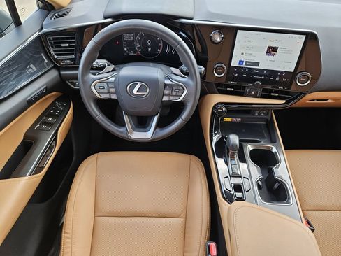 Used 2025 Lexus NX 250 FWD w/ Towing Package (2000 Lbs) image 27
