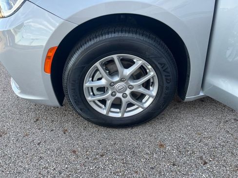 Used 2026 Chrysler Pacifica Select image 27