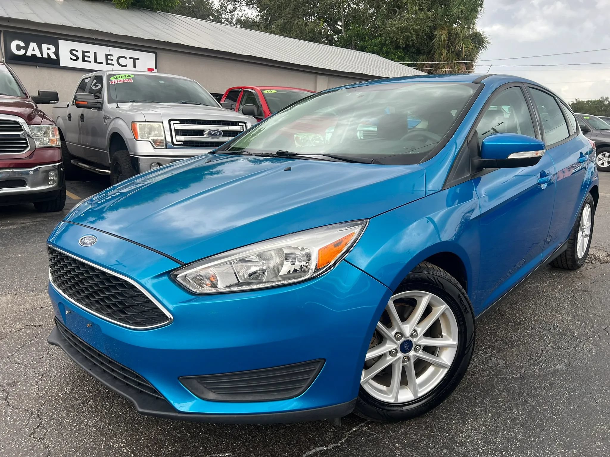 Used 2016 Ford Focus SE w/ SE Power Seat Package FWD image 1