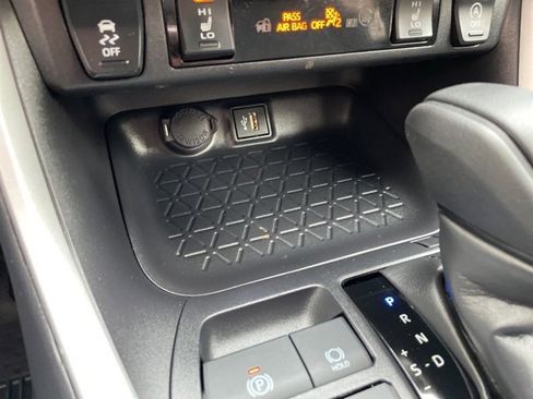 Used 2025 Toyota RAV4 XLE image 20