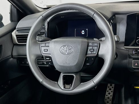 Used 2025 Toyota Camry SE image 18