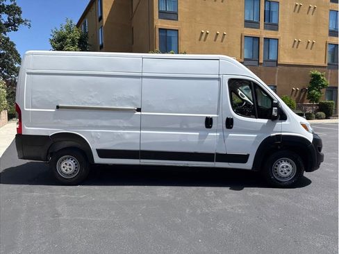 Used 2025 RAM ProMaster 2500 w/ Convenience Group FWD image 6