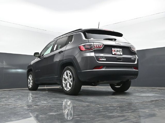 Used 2024 Jeep Compass Latitude AWD/4WD image 43