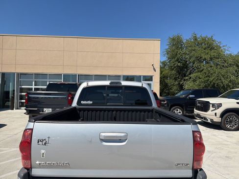 Used 2005 Toyota Tacoma PreRunner image 5