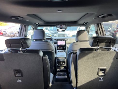 New 2025 Jeep Grand Cherokee L Limited w/ Black Appearance Package image 39