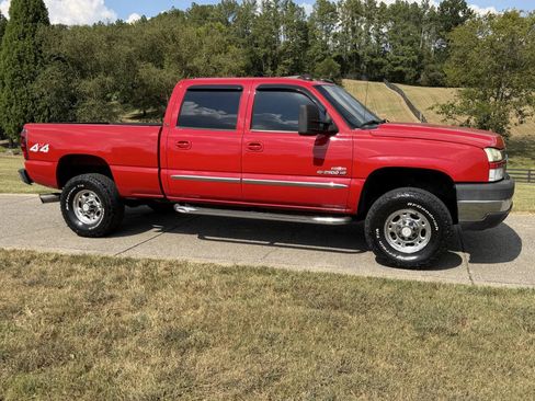 Used 2005 Chevrolet Silverado 2500 LT w/ Heavy-Duty Power Package AWD/4WD image 12