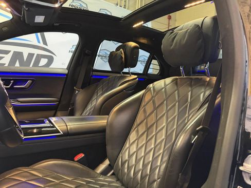 Used 2022 Mercedes-Benz S 580 4MATIC Sedan w/ AMG Line Package image 19