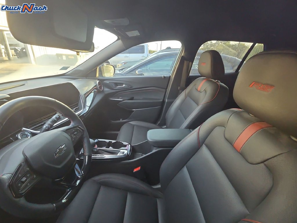 Used 2025 Chevrolet Trax RS w/ Driver Confidence Package FWD image 9