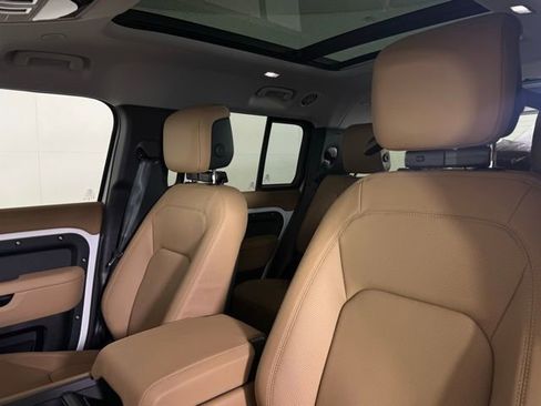 New 2026 Land Rover Defender 130 X-Dynamic SE image 32