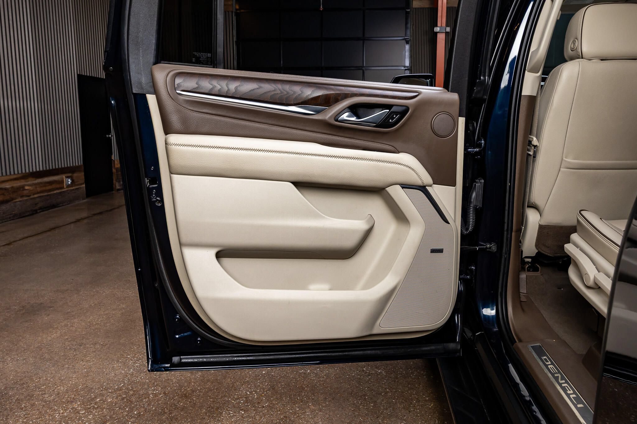Used 2021 GMC Yukon XL Denali RWD image 35
